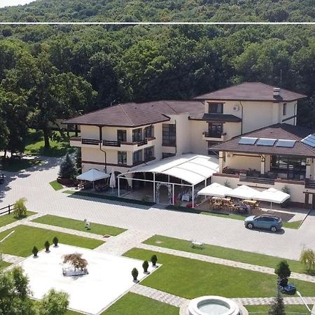 Отель Curtea Domneasca Васлуй Экстерьер фото